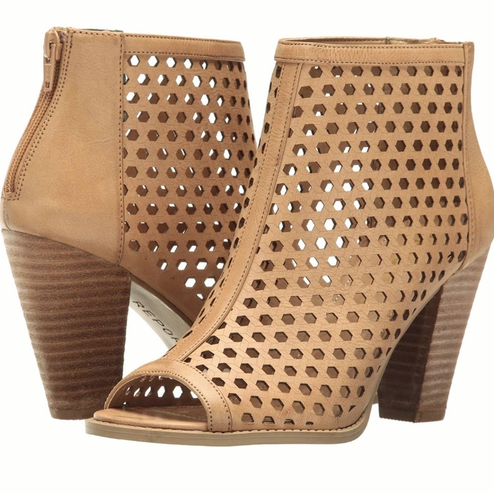 Report Raemon booties